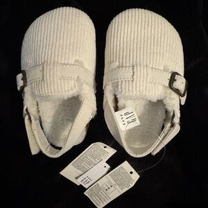 NWT Baby GAP clogs